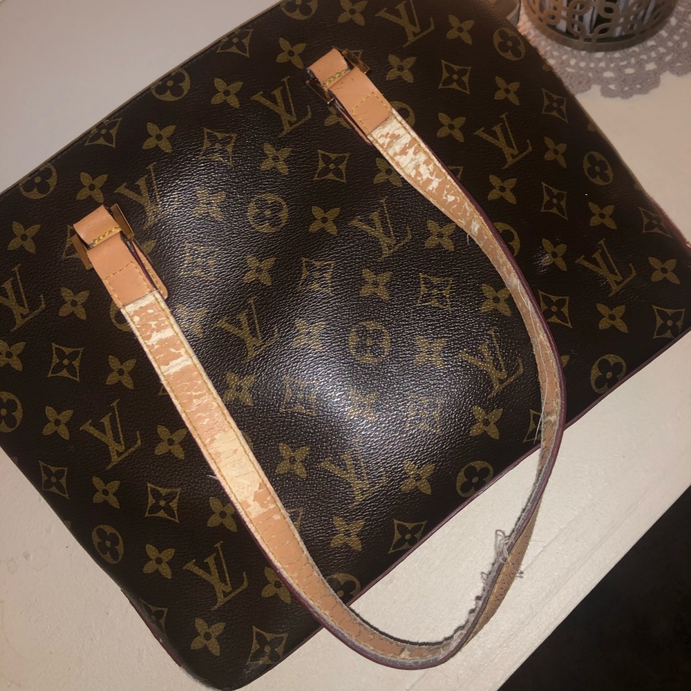 Shoulder bag